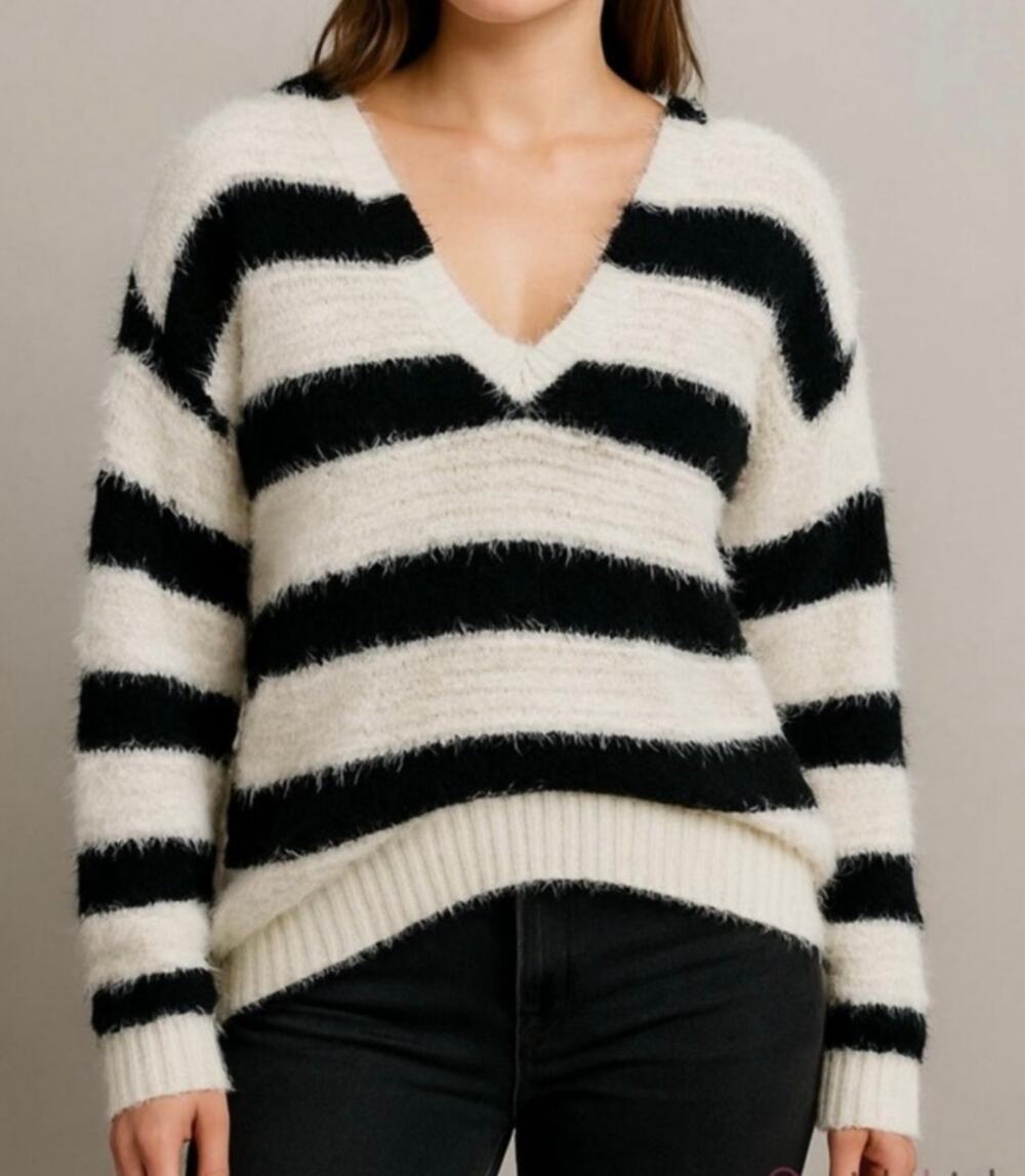 POL Hooded Chunky Eyelash Striped Pullover Sweater Size: Small Black/White
